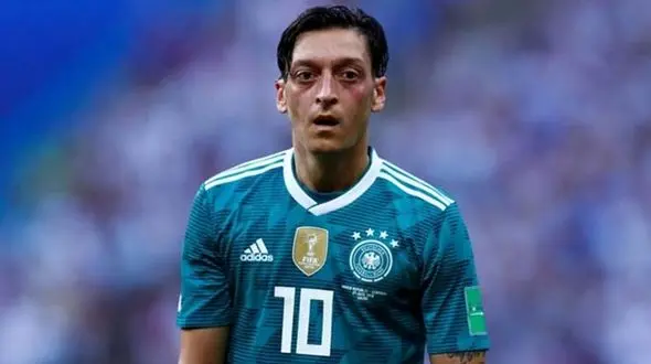 توزیع غذای مراسم ازدواج مسعوت اوزیل بین 16 هزار نیازمندان + تصاویر