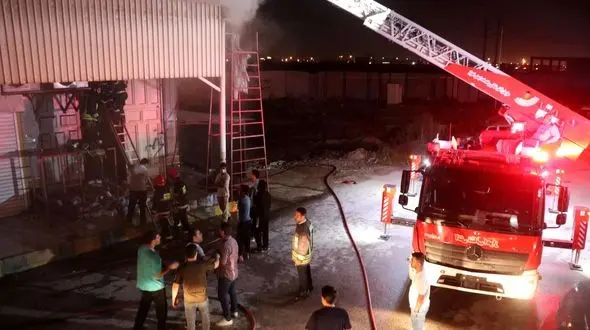 آتش سوزی انبار های بنکداران اهواز مهار شد / علت حادثه چه بود؟