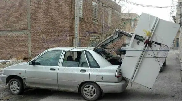 عکس ناباورانه از حمل یخچال ساید بای ساید  در صندوق عقب پراید 