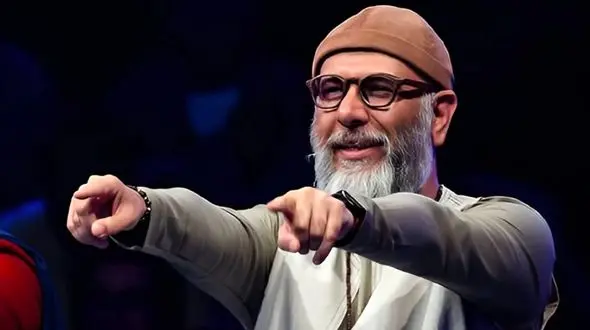 مات و مبهوت ماندن مردم از طبل زنی جانانه محمد بحرانی در مراسم تاسوعا/ آقای بازیگر همه فن حریف است