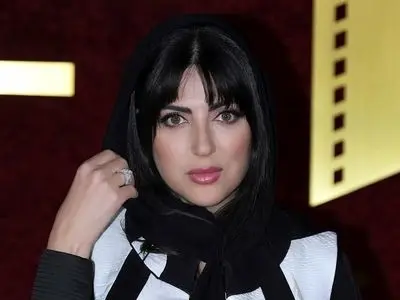 از سر تا پا مشکی را به شیوه هلیا امامی بپوشید و به سادگی خاص باشید / خرم سلطان ایرانی بازهم با این استایل جنجالی شد