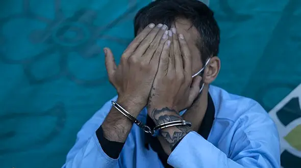 اوباش معروف به «چِری» را می شناسید ؟!  / شکایت دارید به پلیس مراجعه کنید !