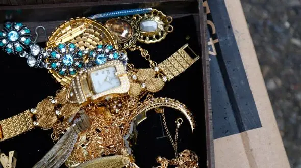 پیرزن حرفه‌ای در نقش سارق طلا / پلیس خرمدره غافلگیر شد!