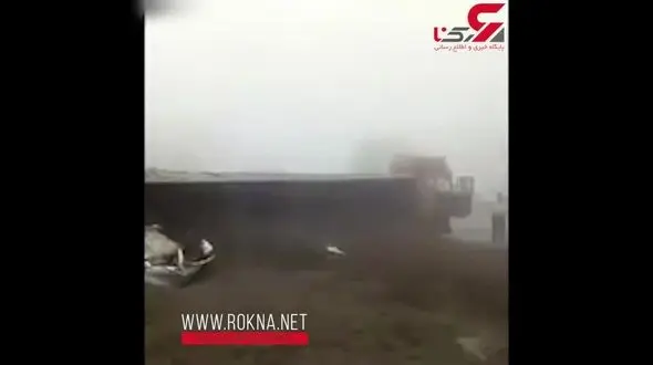 یک خودرو زیر بار تریلی هجده چرخ دفن شد+ فیلم