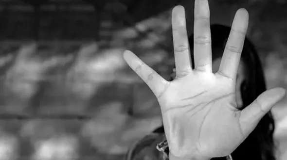 دسیسه شیطانی پسر جوان برای دختر 13 ساله / عکس بی آبرویی در شهر کمر پدر را شکست