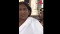 زن بی‌حجاب با لباس احرام مردانه در مقابل کعبه + فیلم