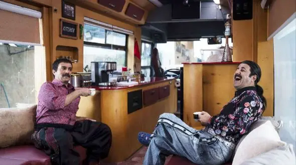 کمپر ارسطو در سریال پایتخت چند می‌ارزد؟/ فکر می‌کردند ماشین نعش‌کش هستیم!