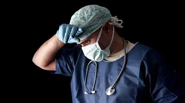 سه حمله به پرسنل بیمارستان در یک ماه، بدون حضور پلیس!/ فعال صنفی پرستاری: خشونت علیه کادر درمان رو به افزایش است / پلیس باید در بیمارستان ها استقرار یابد