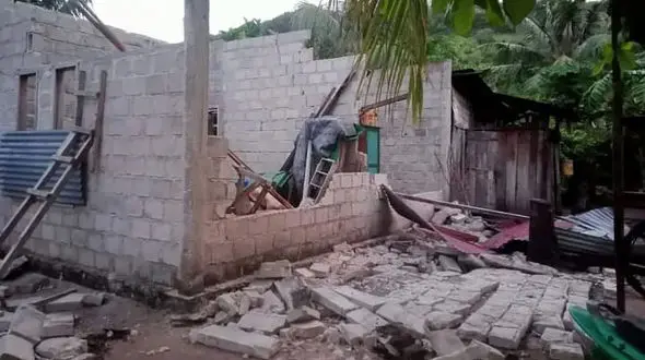 ببینید / لحظه وقوع زلزله ۷ ریشتری اندونزی / اعلام هشدار سونامی