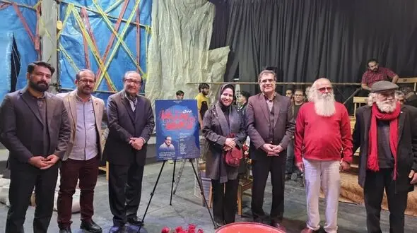 نمایش «مرزها و آدم‌ها» در یزد به نمایش درآمد