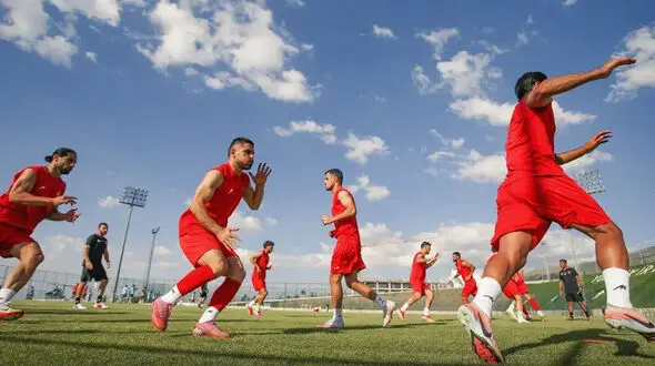 معمای جاسوس پرسپولیس؛ چه کسی اخبار سرخ‌ها را لو می‌دهد؟