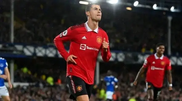 چه کسی برترین گل‌زن تاریخ فوتبال است؟ 