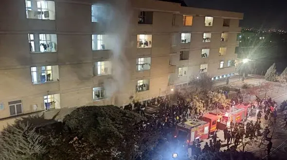 آتش سوزی وحشتناک در خوابگاه دانشجویی اصفهان / دود دانشجویان را محاصره کرد 