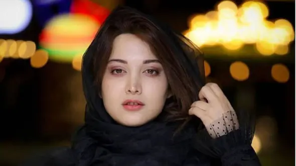  لباس عروسکی و عجیب  روشنک گرامی  در تولدش بین مردان ! / ذوق زدگی اش را ببینید !