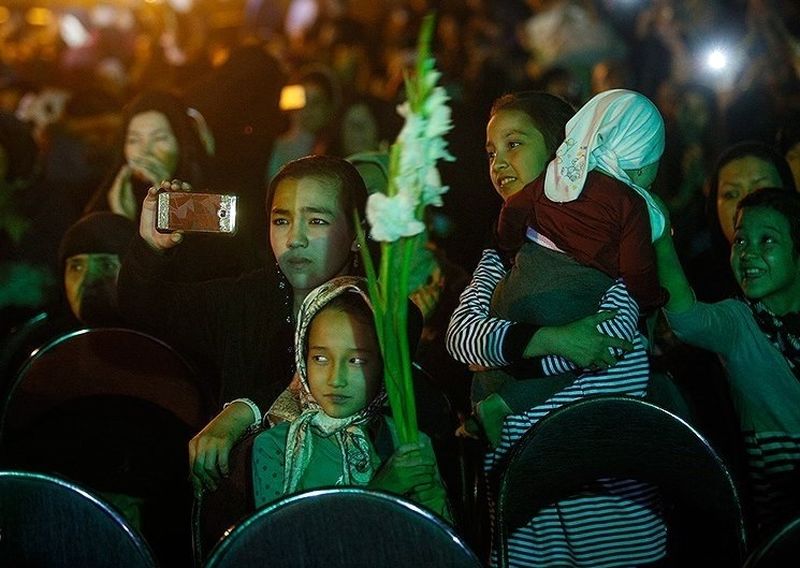 کنسرت مهدی یراحی برای کودکان کار