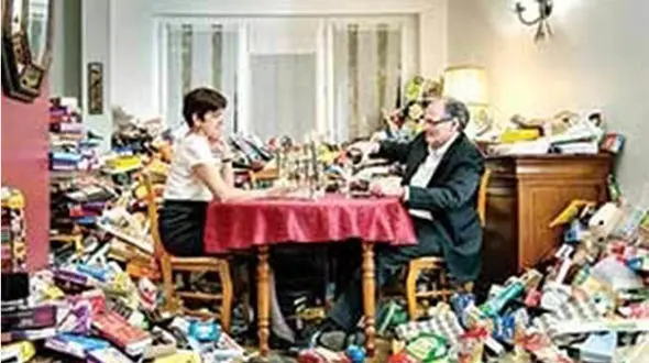 زندگی 4 ساله یک هنرمند با زباله ها + عکس