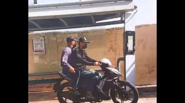 این دو سارق حرفه ای را می شناسید؟ / اگر آنها را دیدید به پلیس مراجعه کنید + فیلم