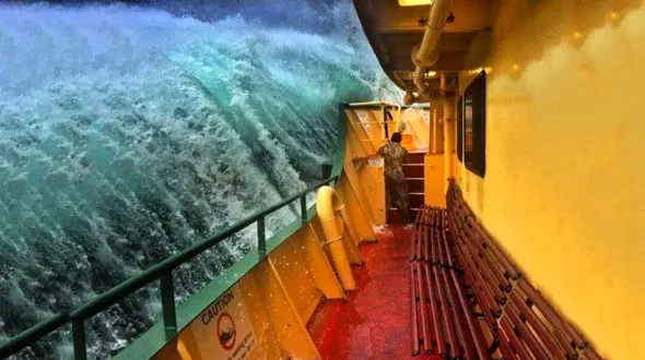 تصاویری زیبا از یک حادثه وحشتناک/خودتان را جای این مرد بگذارید حتما می ترسید+ تصاویر