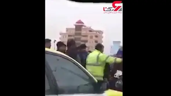 کتک زدن مامور پلیس در خیابان / مهاجمان افغان بودند + فیلم