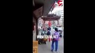پدربزرگی که با شیوه‌ای عجیب نوه‌اش را به مدرسه می‌رساند + فیلم 