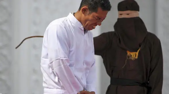 کرونا باعث شلاق خوردن داماد در شب عروسی شد!