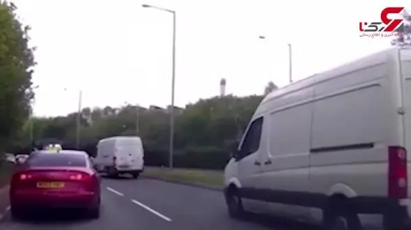 اقدام خطرناک راننده بی فرهنگی با آمبولانس حامل مریض سوژه رسانه‌ها شد! +فیلم 