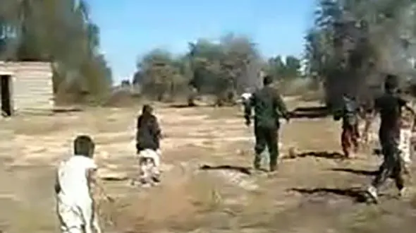 توپ بازی سپاهی ها با کودکان سیل زده در دلگان + فیلم