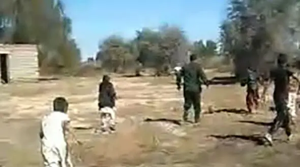 توپ بازی سپاهی ها با کودکان سیل زده در دلگان + فیلم