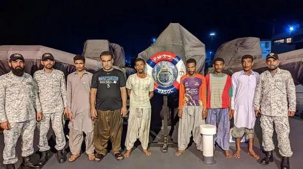 اقدام فوری آژانس امنیت دریایی پاکستان برای نجات 6 ماهیگیر ایرانی + عکس