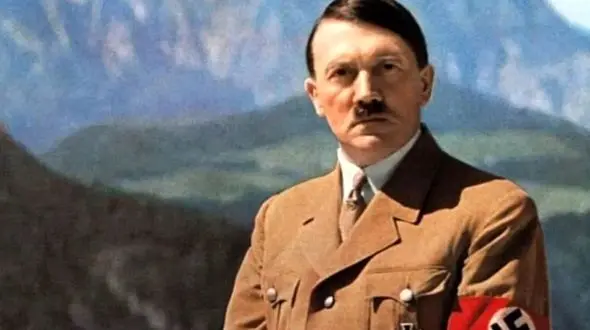 تصویری نادر از هیتلر در تراس خانه‌اش، بعد از 91 سال