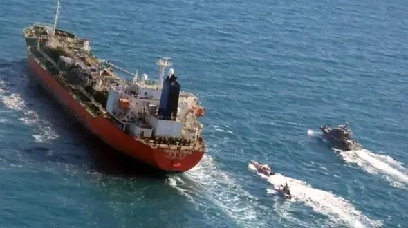 کشف بزرگ قاچاق نفتکش در خلیج فارس /  ارزش حیرت‌انگیز ۷۰۰ میلیارد تومانی