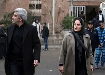 عکس دو نفره دهه شصتی سروش صحت و الناز شاکردوست در پشت صحنه فیلم جنجالی بی بدن/ فیگور واقعی پدر و مادر ایرانی