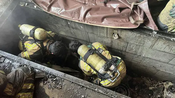 مرگ هولناک در آتش سوزی وحشتناک یک مکانیکی در خلیج فارس / مرد در چاله مکانیکی زنده زنده سوخت + عکس