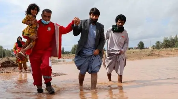 
هلال‌احمر در وضعیت آماده باش /در پی هشدار سیل و طوفان در ۹ استان
