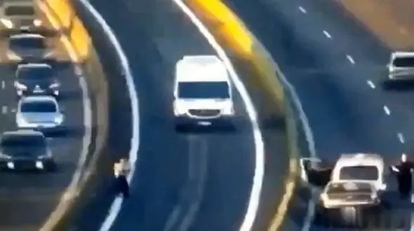 آخر و عاقبت مرگبار دعوای یک زوج در وسط بزرگراه