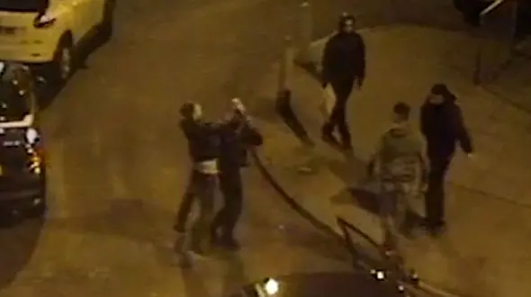 فیلم لحظه درگیری چند جوان  با چاقو در خیابان +فیلم و عکس