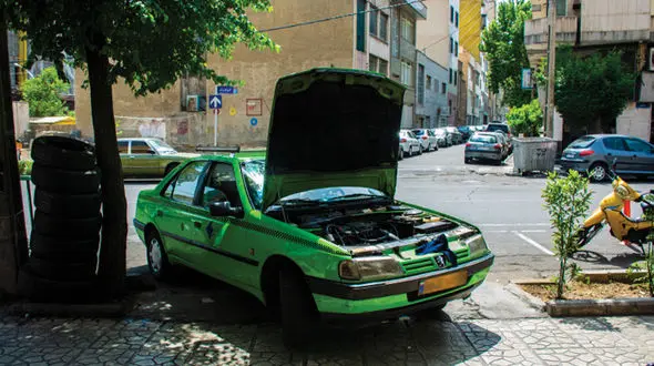 زن تاکسیران : طلاق اجباری  راه حل مسافرکش های بی پول مانده / ناتوانی رانندگان تاکسی در پرداخت هزینه تعمیرات خودرو 