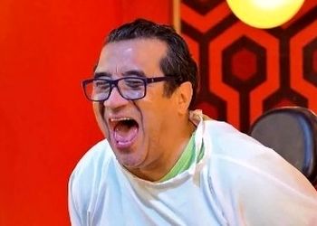 خداداد عزیزی به علیرضا بیرانوند در فرودگاه: بابا کامبک زدی باید 300 دلاری که باختی رو به من بدی