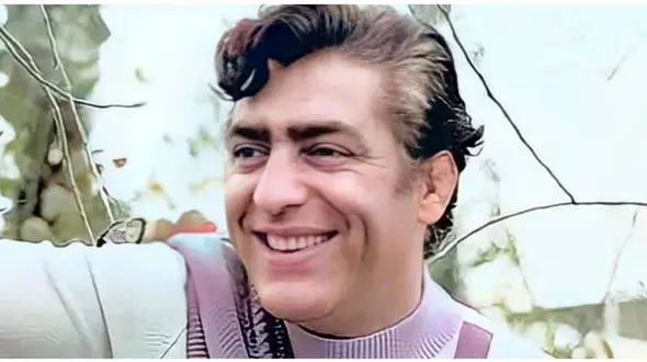 فیلم دیده نشده از شعر خوانی باشکوه  فردین در مراسم ختم استاد نقشینه ! / صدای پر از بغضش روحت را به پروتز در می آورد !