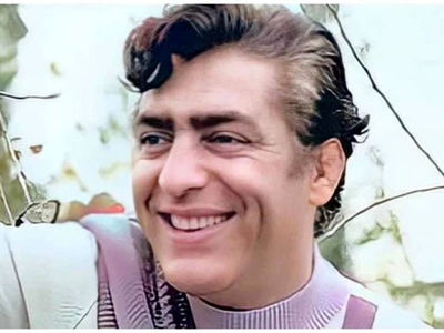 فیلم دیده نشده از شعر خوانی باشکوه  فردین در مراسم ختم استاد نقشینه ! / صدای پر از بغضش روحت را به پروتز در می آورد !