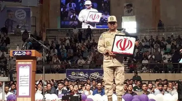 این مرزبان رشوه یک میلیاردی شهرام جزایری را نپذیرفت /  از جمشید شاملو تقدیر شد + عکس