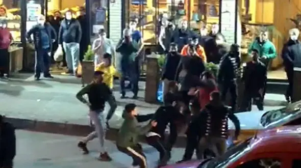 ببینید دعوا و درگیری در ترکیه بر سر نان