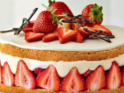 14 ژوئن روز جهانی کیک توت‌ فرنگی؛ جشنی برای یکی از محبوب‌ ترین دسرهای دنیا / طرز تهیه کیک توت فرنگی