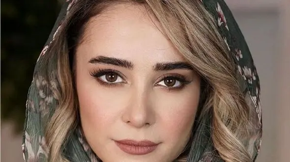 الناز حبیبی زانو زد ! / غمگین ترین عکس خانم بازیگر در برابر مادرش !