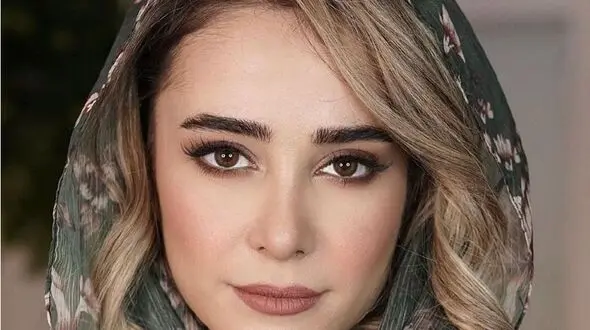 الناز حبیبی زانو زد ! / غمگین ترین عکس خانم بازیگر در برابر مادرش !