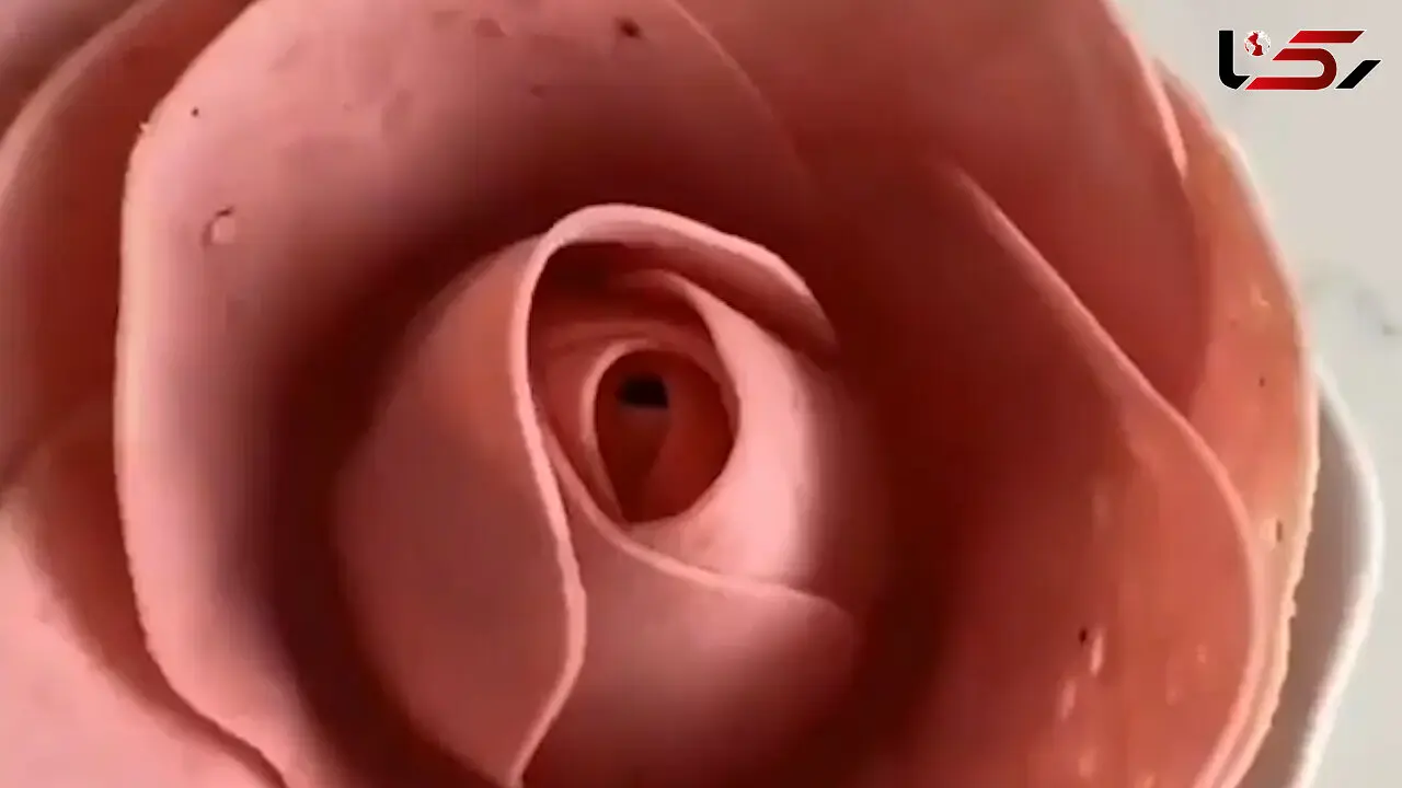 تزئین کالباس به شکل گل رز + فیلم