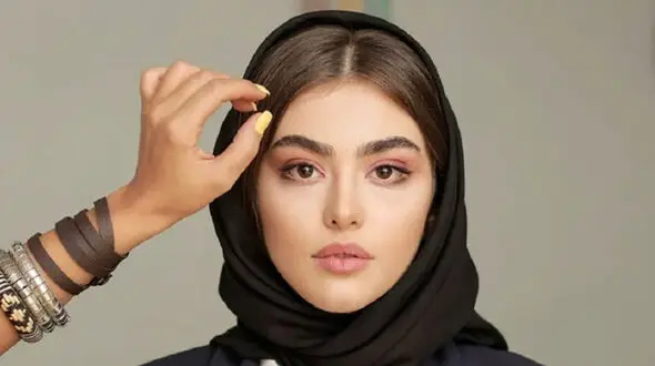 عکس سفر زمان /  «ریحانه پارسا» در اتاق گریم سریال «پدر»در کنار «مهدی سلطانی»  / سال 97