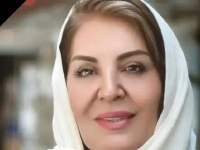 عکس / یادی کنیم از میز عزای شیک و بدون تجملات زهره حمیدی، خانم بازیگر خاطره ساز ایرانی/ از عکس زیبای چهره اش تا شمع های روشن و ا گَل و قرآن و حلوا