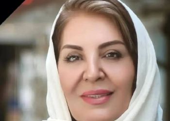 فاتحه خوانی و رفع دلتنگی زهره حمیدی بر سر مزار پسرش در بهشت زهرا+عکس/ روح هر دو قرین رحمت الهی