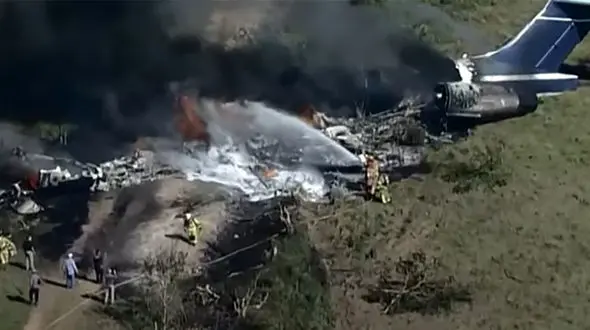 فرار عجیب 21 سرنشین هواپیمای آمریکایی در سقوط آتشین